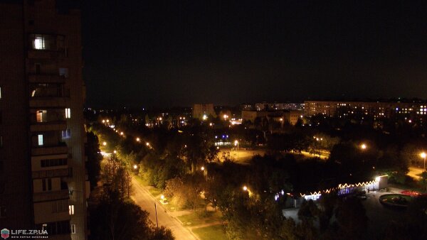 Парк имени Гагарина в Коммунарском районе ночью