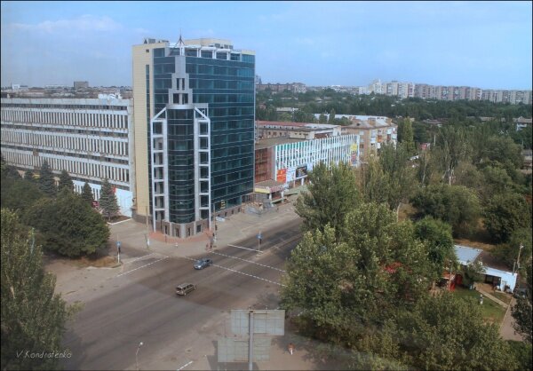 Пересечение ул.Победы и пр.Маяковского, вид на 77 завод. Сделано в июле 2012 года.