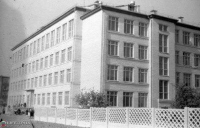 Средняя школа №28 в 1960 году