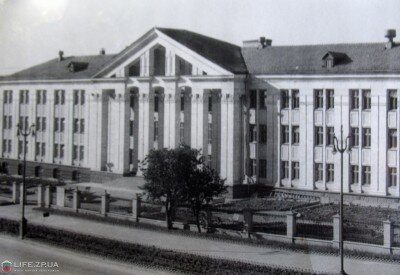 Вид на Запорожский индустриальный техникум, фото 50-х годов.
