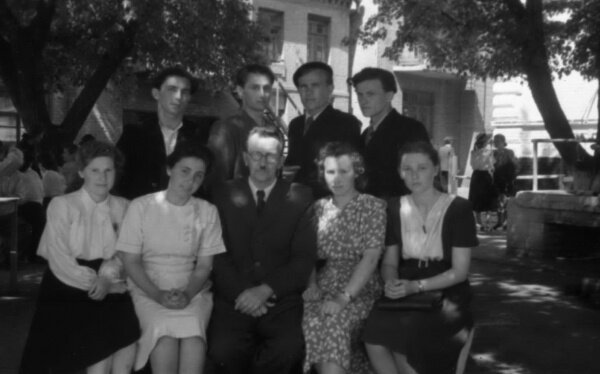 Выпускники физмата пединститута, 1 мая 1951 года
