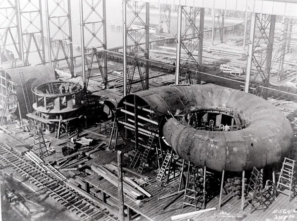 Монтаж скоростного кольца на Днепрогэсе 1930 год. Фото из музея энергии.