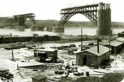 Железный мост Стрелецкого через Новый Днепр после взрыва в 1941 году