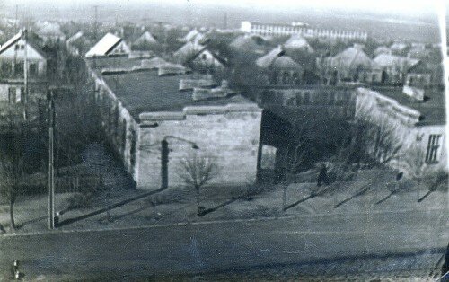 Вид на ул.Демократическую и 54-ю школу (вдалеке справа) из окна "хрущёвки", 1970 год