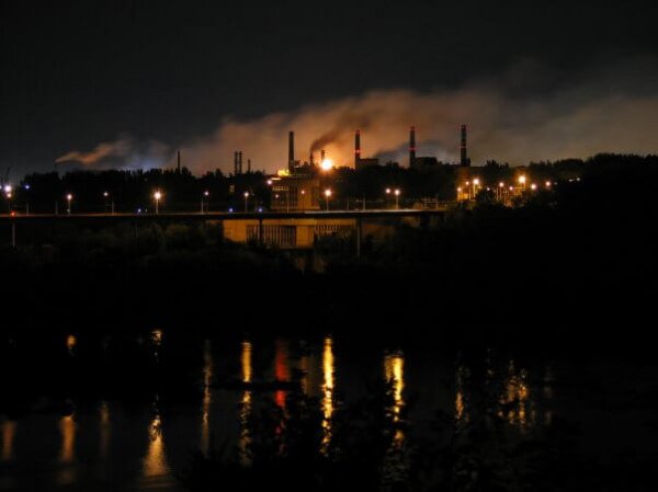 Запорожские заводы ночью