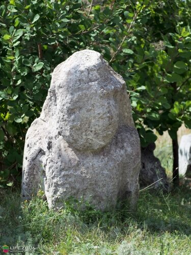 Каменный идол на Хортице