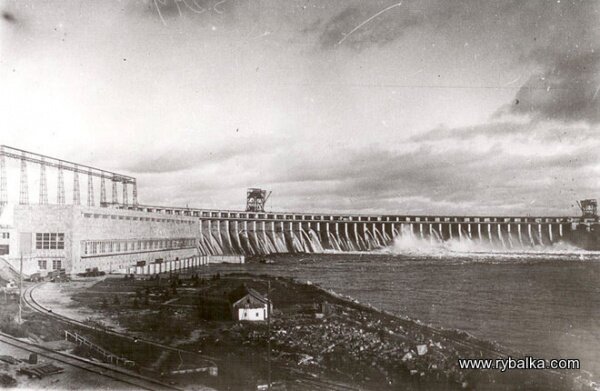Первый пуск турбин ДнепроГЭС (30-е годы)