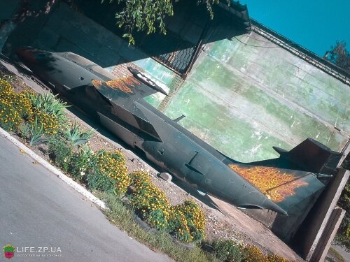 Самолет Аэро Л-29 «Дельфин» на складах улицы Верхней