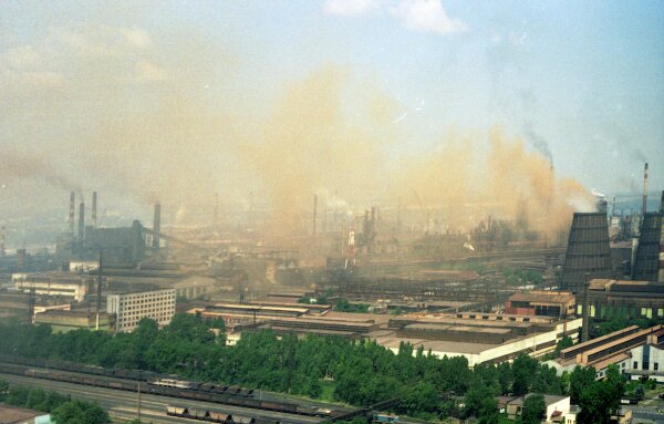 Запорожские металлургические заводы загрязняют и отравляют воздух