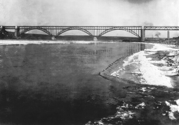 Мост через Днепр на строительстве ДнепроГЭСа, 1931 год